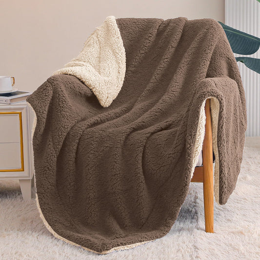 Exclusivo Mezcla Reversible Sherpa Fleece Throw Blanket for Couch, Soft Plush Blanket for Bed, Thick Warm Fluffy Blankets for Winter, 50x60 Inches, Brown/Khaki