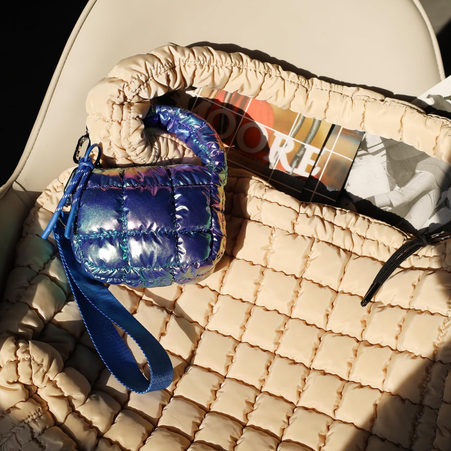 DOYOGI Mini Quilted Wristlet Bag for Women, Puffer Handbags,Evening Bags,Charm Lipstick Bag,Cute bag Charm for Gift(Dazzling Blue)