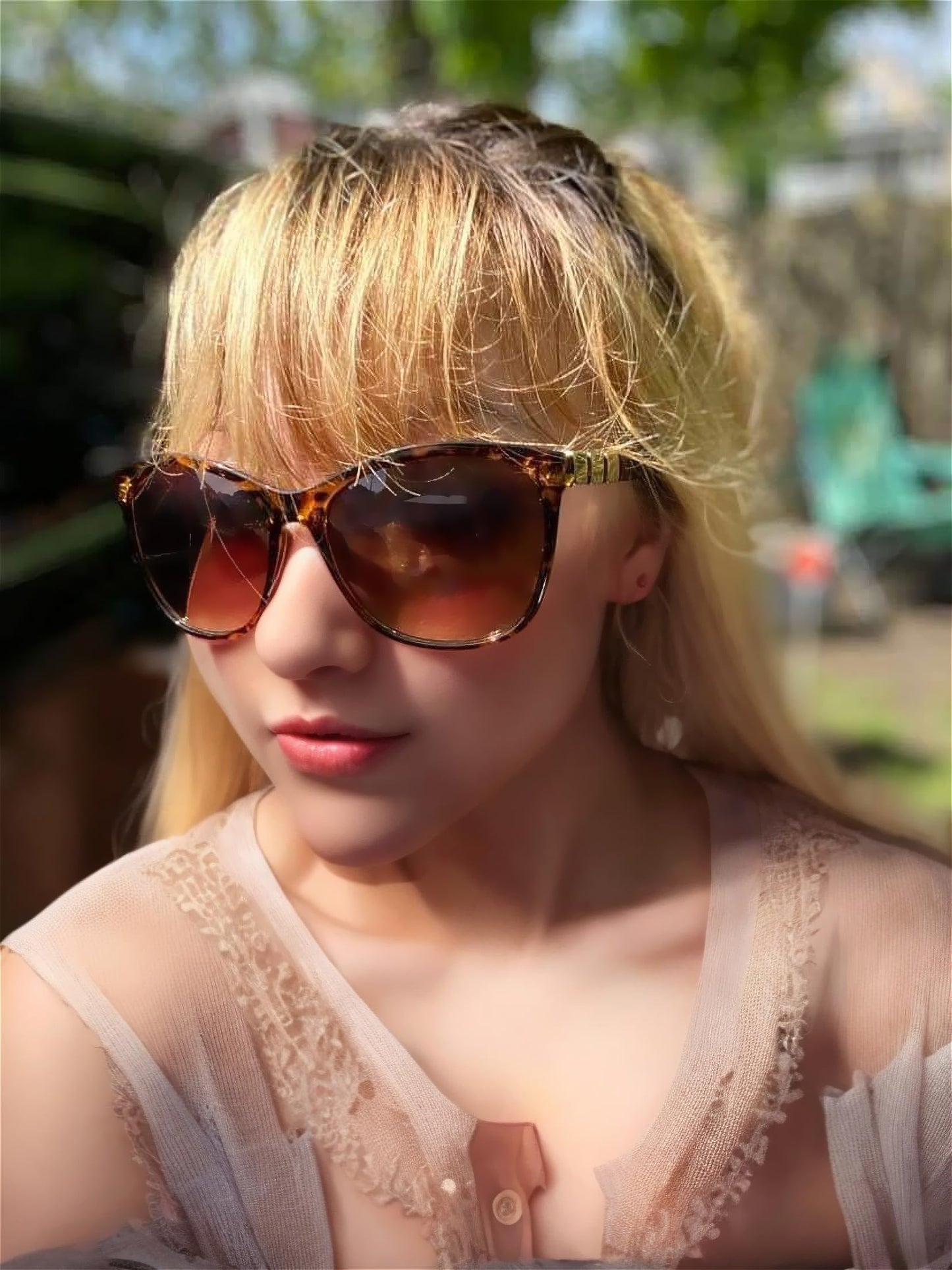 The Fresh Women's Oversized Square Jackie O Cat Eye Hybrid Butterfly Fashion Sunglasses - Exquisite Packaging (718801-Black/Gold, Gradient Grey)