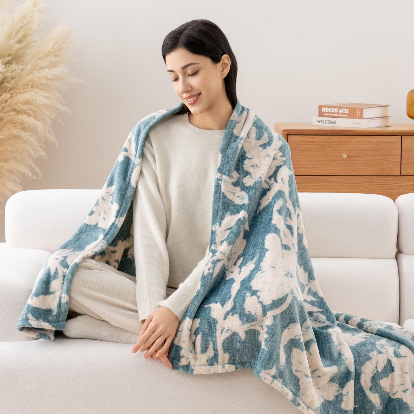 Sushing Luxury Printed Fleece Warm Throw Blanket, Soft Lightweight Velvety Plush Throw for Couch and Bed, Cozy Comfy for All Seasons(Blue Floral Silhouette, 50×70 Inches)