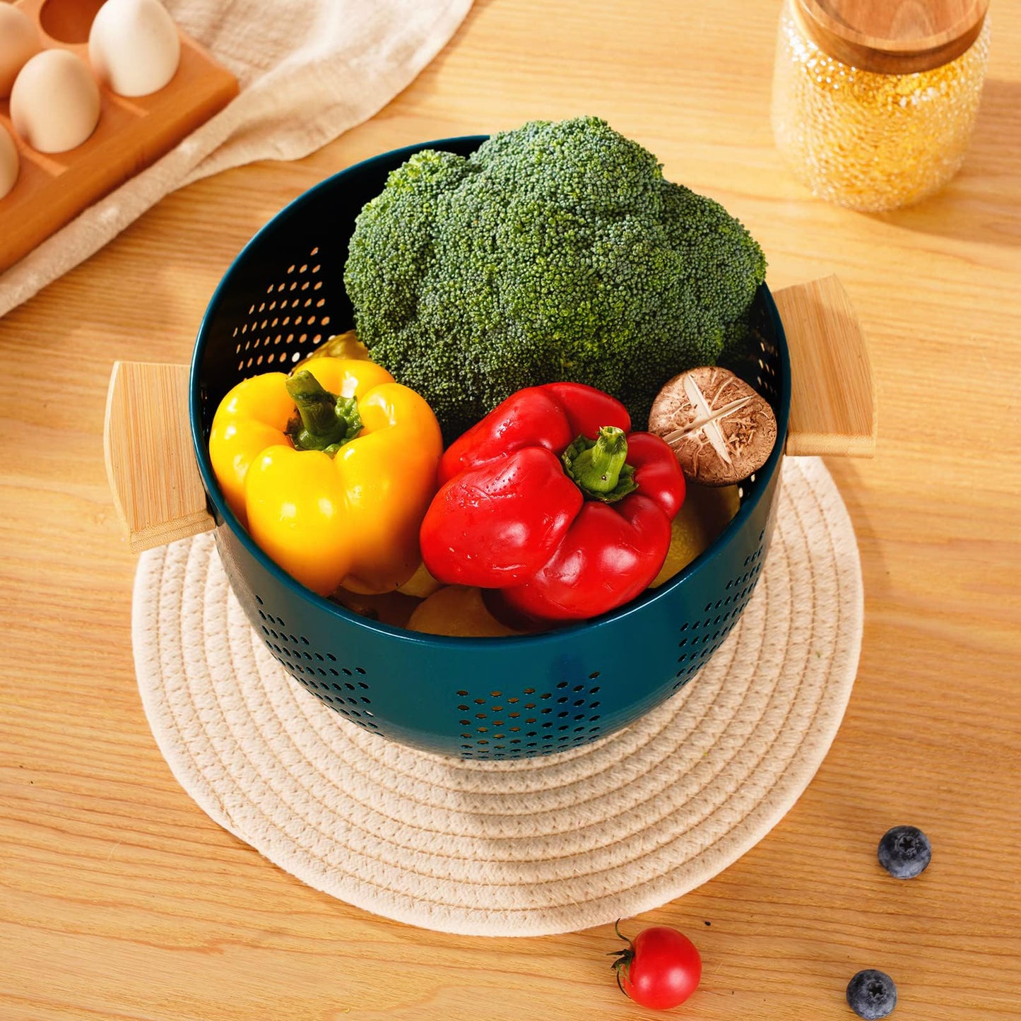 Metal Colander with Wood Handle, Powder Coated Steel Large Kitchen Strainer Stable Base,(Green, 5.5QT)