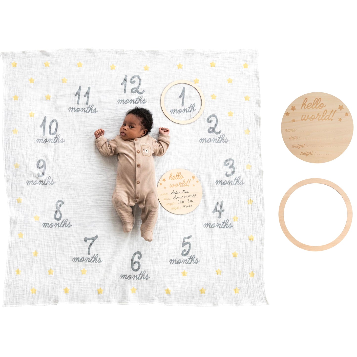 Pearhead Hello World Milestone Blanket and Prop, Baby Monthly Milestone Updates, Growth Blanket with Photo Posing Props, Ideal, Perfect Newborn Gift and Nursery Decor