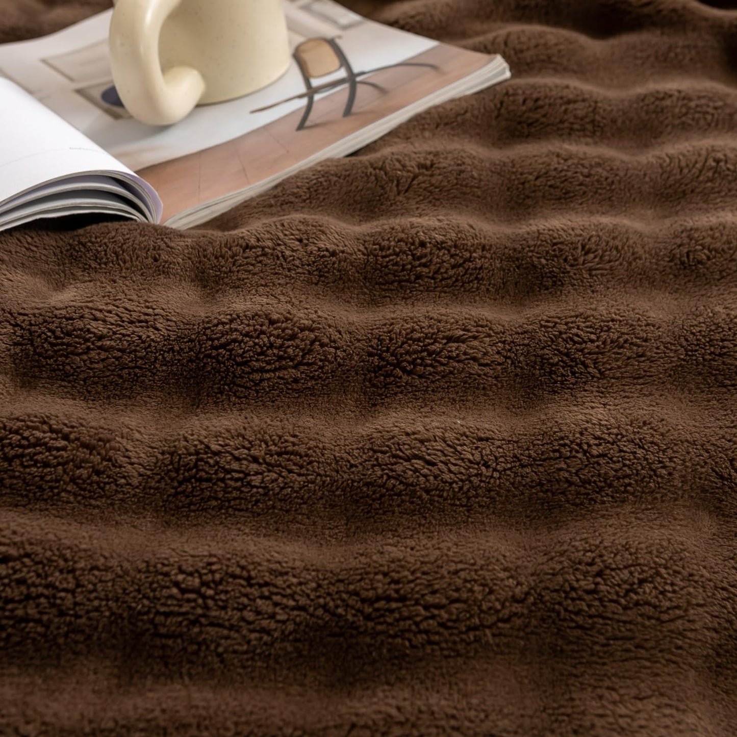 YUSOKI Faux Fur Throw Blanket with 3D Bubbles Super Soft Fuzzy Cozy Thick Blanket for Couch Chair Sofa Gift Home Décor(Brown,50 * 60inches)