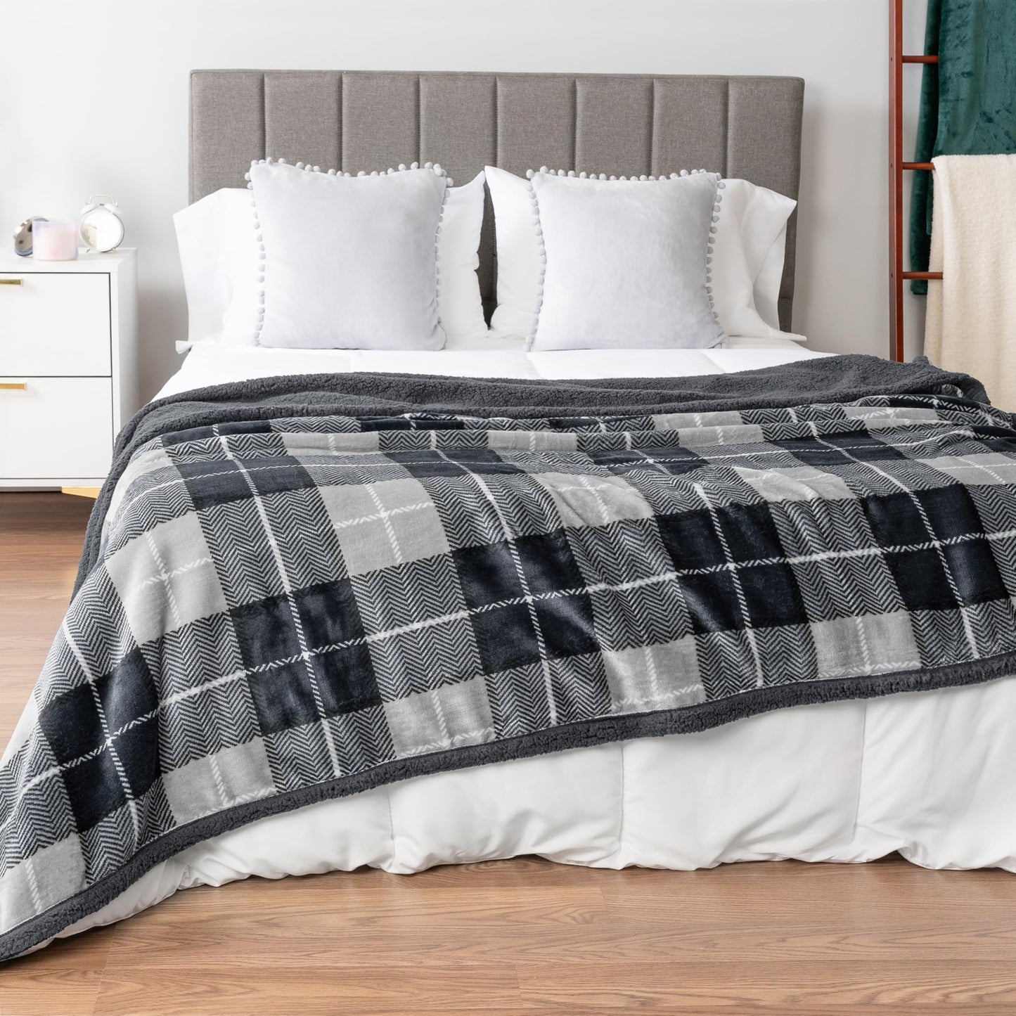 PAVILIA Charcoal Dark Grey Sherpa Throw Blanket for Couch, Plush Flannel Fleece, Soft Fuzzy Cabin for Sofa Bed, Warm Cozy Winter Gift, 50x60