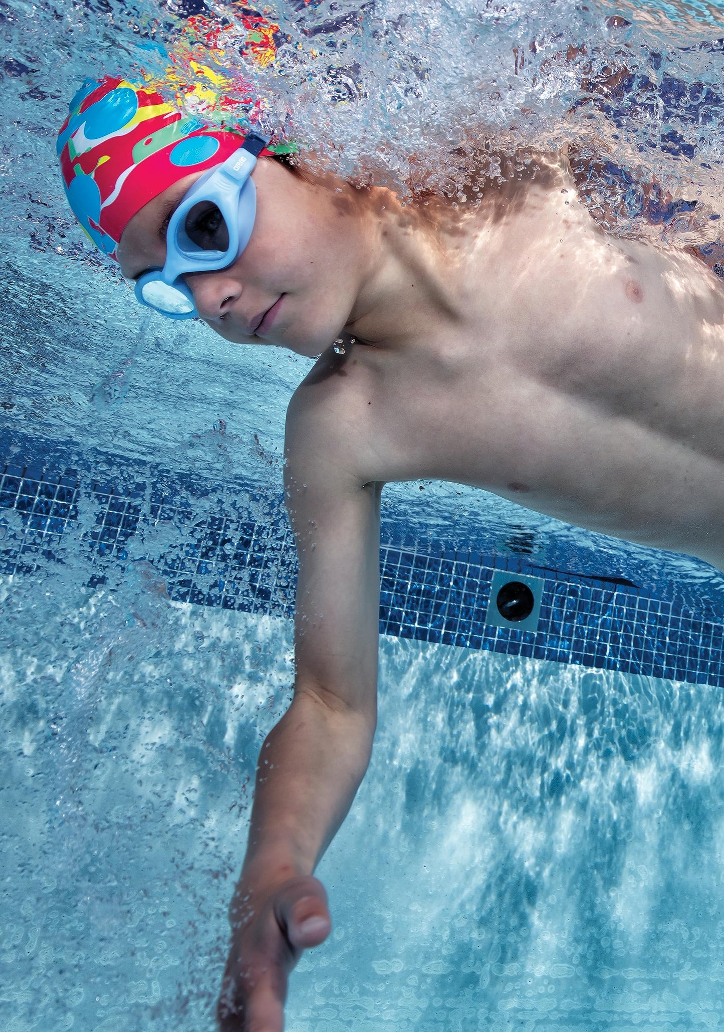 Arena Junior Silicone Unisex Print Swim Cap for Boys and Girls Comfortable Durable Kids’ Pool Bathing Cap, One Size, Circle Stripe