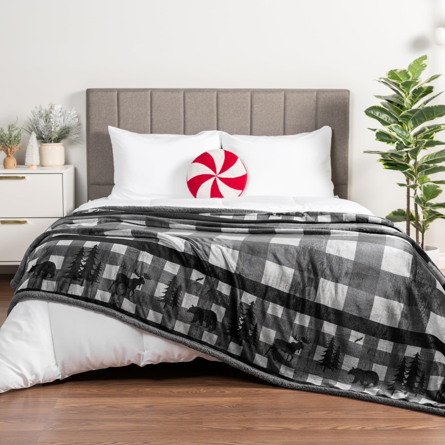 Pavilia Winter Cabin Sherpa Blanket Throw | Flannel Fleece Christmas Plaid Blanket | Plush, Soft, Warm, Cozy, Reversible Microfiber Throw 50x60 (Grey)