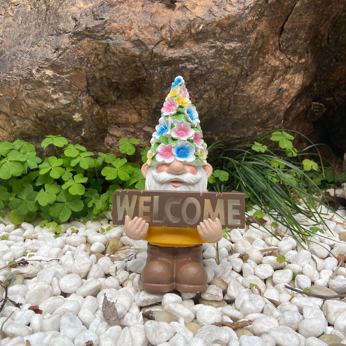 FESTGLOX Solar Garden Gnome Statue with Light, Solar Gnomes Decorations for Yard Outdoor Welcome Gnome Decor for Patio Gnome Mom Gift