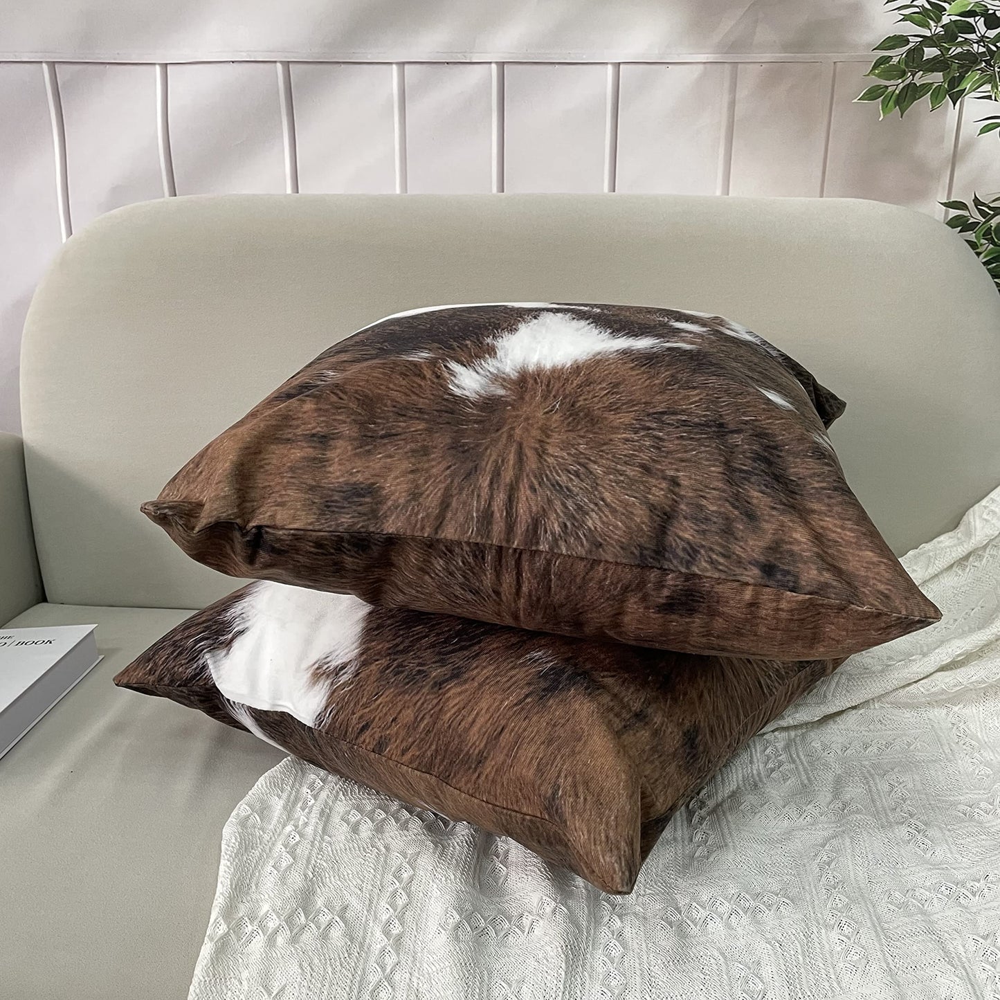 TOMWISH Pack of 2 Throw Pillow Covers Christmas Cowhide Printing Western 18x18 Pillow Cover,Decorative Throw Pillows Cushion Covers for Home Living Room Sofa Bedroom