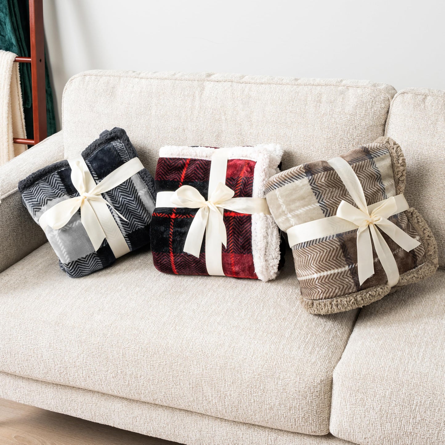 PAVILIA Charcoal Dark Grey Sherpa Throw Blanket for Couch, Plush Flannel Fleece, Soft Fuzzy Cabin for Sofa Bed, Warm Cozy Winter Gift, 50x60