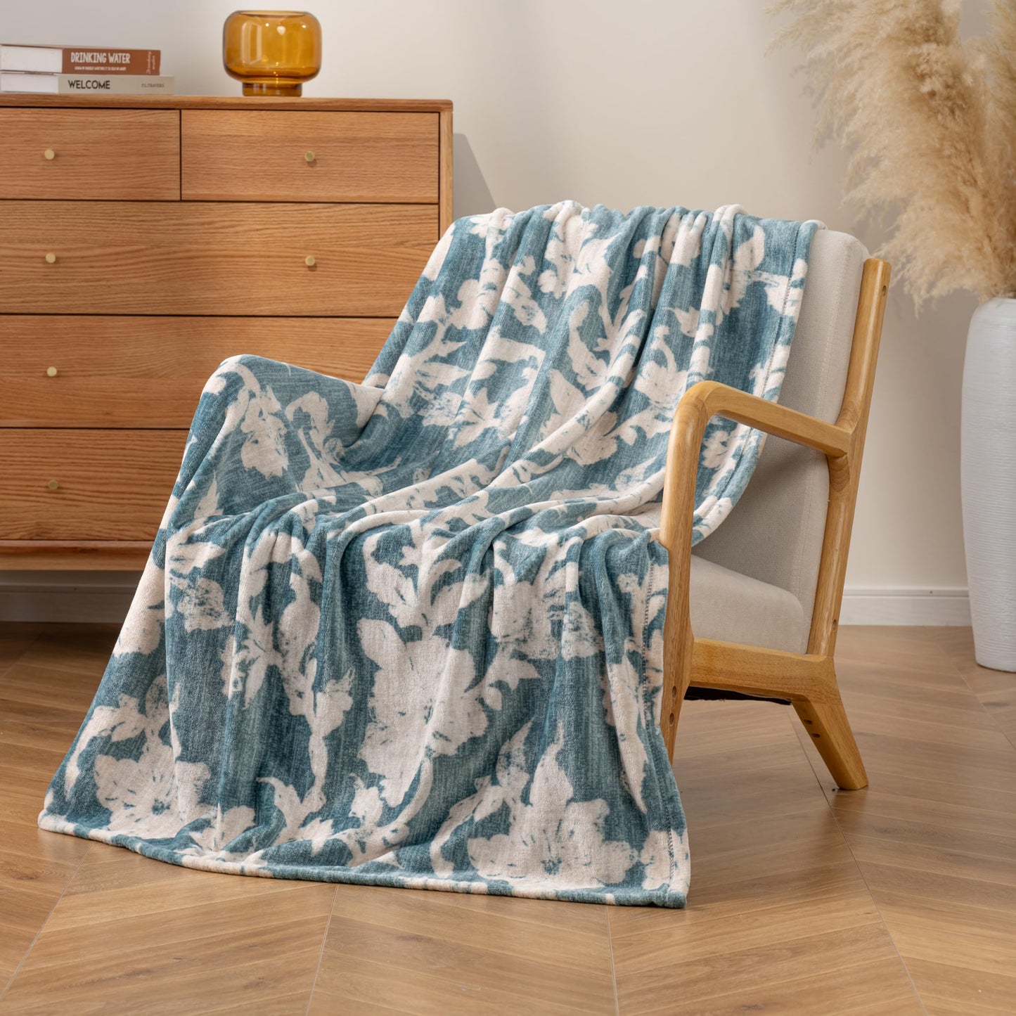 Sushing Luxury Printed Fleece Warm Throw Blanket, Soft Lightweight Velvety Plush Throw for Couch and Bed, Cozy Comfy for All Seasons(Blue Floral Silhouette, 50×70 Inches)
