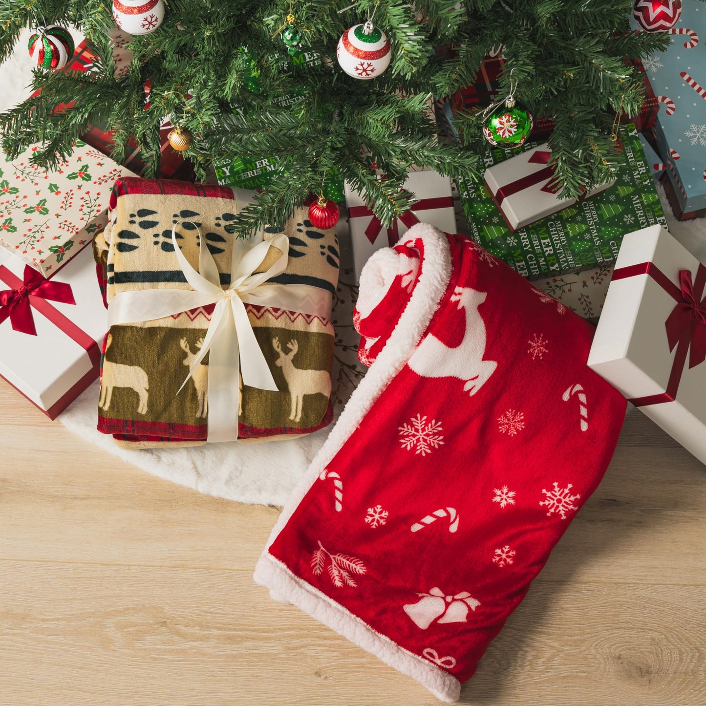 PAVILIA Premium Christmas Blanket Sherpa Fleece Throw| Plush Christmas Decoration, Reindeer, Cozy Reversible Winter Holiday Cabin Blanket for Sofa Couch 50x60