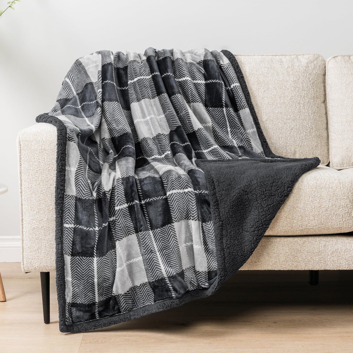 PAVILIA Charcoal Dark Grey Sherpa Throw Blanket for Couch, Plush Flannel Fleece, Soft Fuzzy Cabin for Sofa Bed, Warm Cozy Winter Gift, 50x60