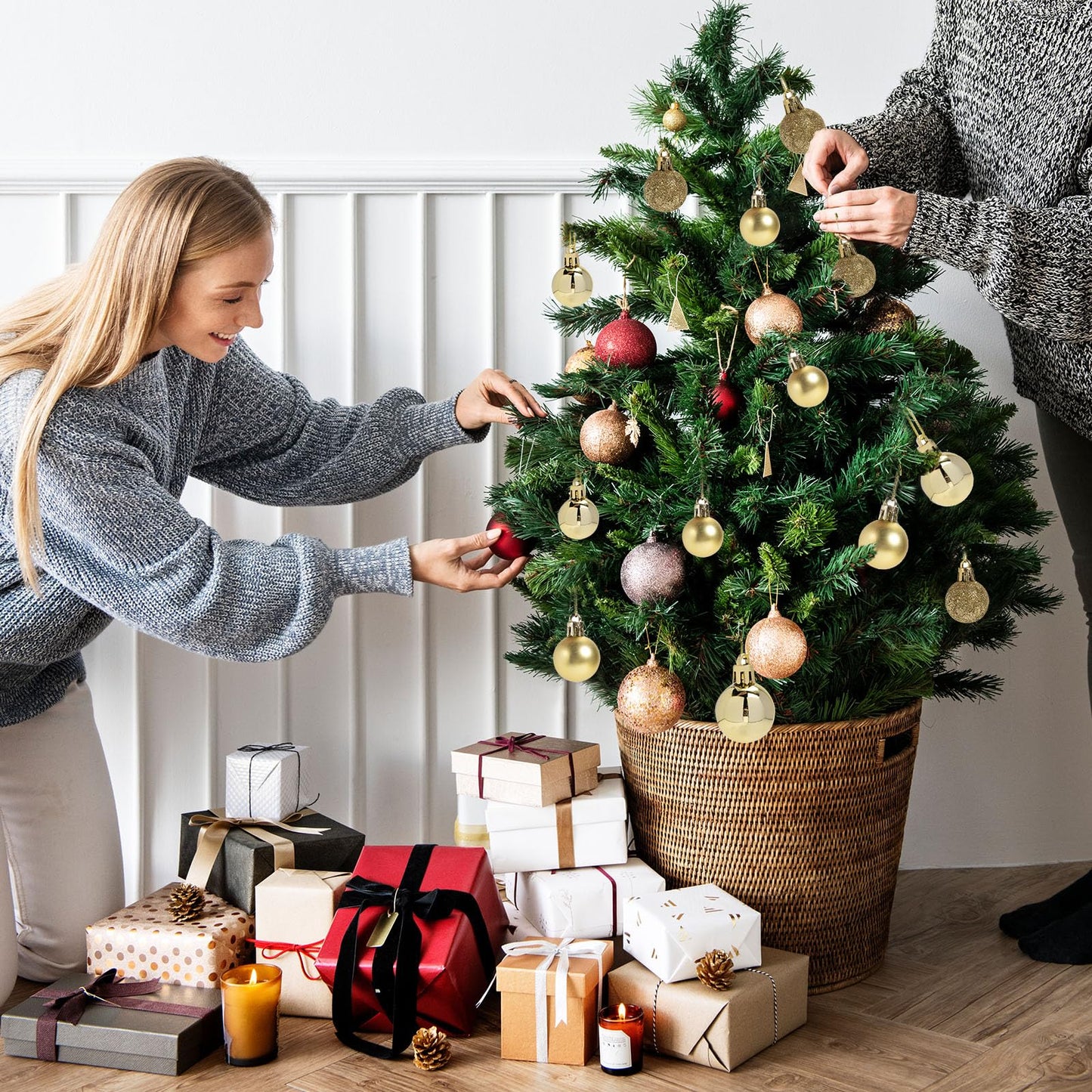 GOOTRADES Set of 24 Mini Shatterproof Christmas Balls Tree Ornaments Party Decoration, 3cm/1.1'' (Gold)