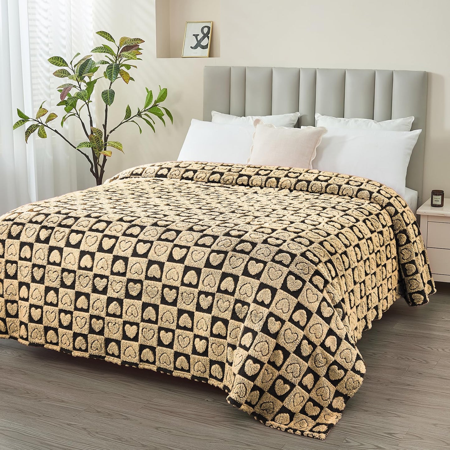 FY FIBER HOUSE Throw Blankets with Heart Checkered,Soft Warm Blankets for Lover Mom Father Gifts,Washable Lightweight Fuzzy Blanket for Couch Sofa Bed Office All Season(Black Brown,50"x60"
