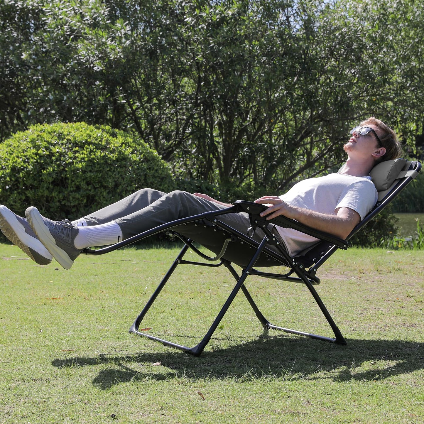 Colegence Oversized Padded Zero Gravity Lounge Chair, Foldable Patio Anti Gravity Reclining Chairs Folding Lawn Recliner with Cup Holder for Yard, Camping, Outdoor, Support 350 LBS, Black