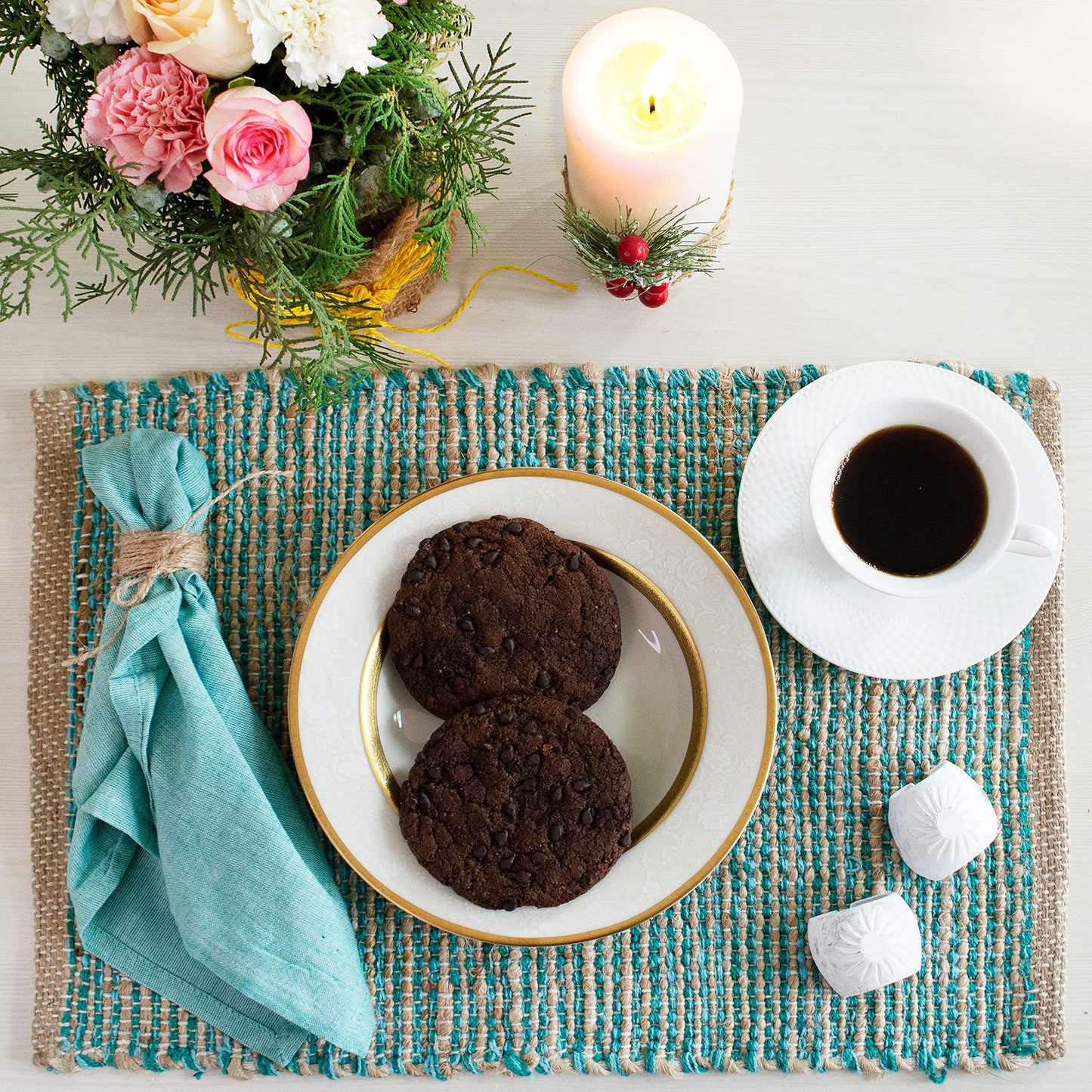 Chardin home | Natural Jute Placemats Set of 4 | 13x19 Inch. Rustic Farmhouse Place mats | Table mats Colors - Natural Jute and Aqua Turquoise