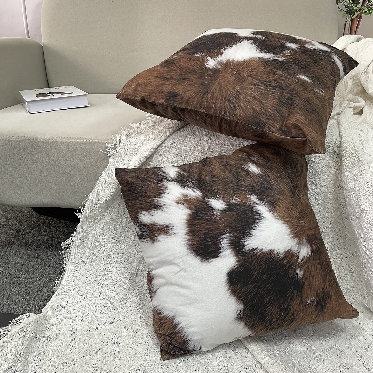 TOMWISH Pack of 2 Throw Pillow Covers Christmas Cowhide Printing Western 18x18 Pillow Cover,Decorative Throw Pillows Cushion Covers for Home Living Room Sofa Bedroom